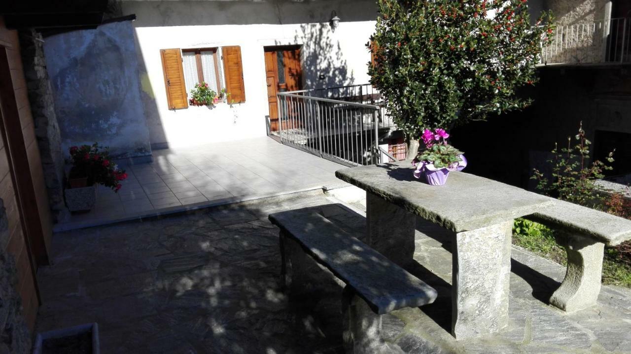 Il Borgo Di Monica Vila Domodossola Exterior foto