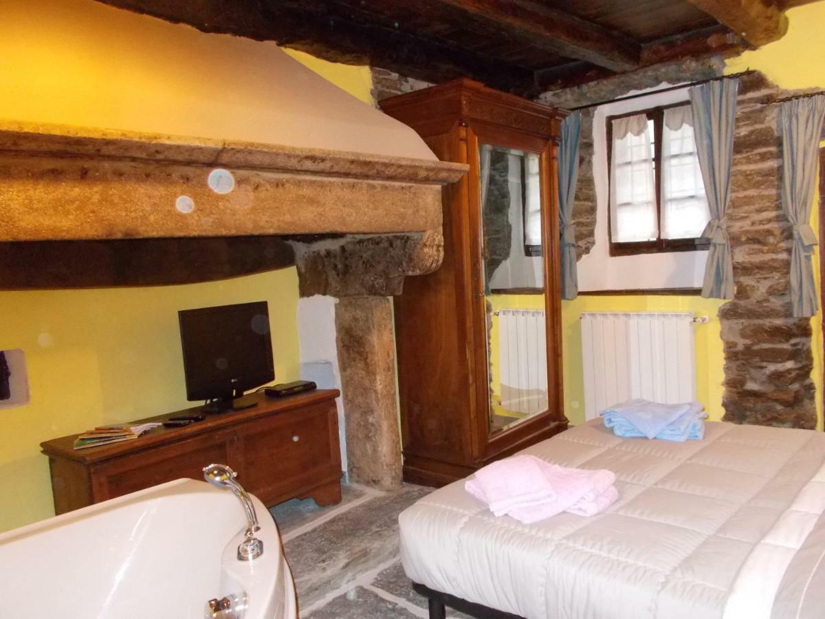 Il Borgo Di Monica Vila Domodossola Exterior foto