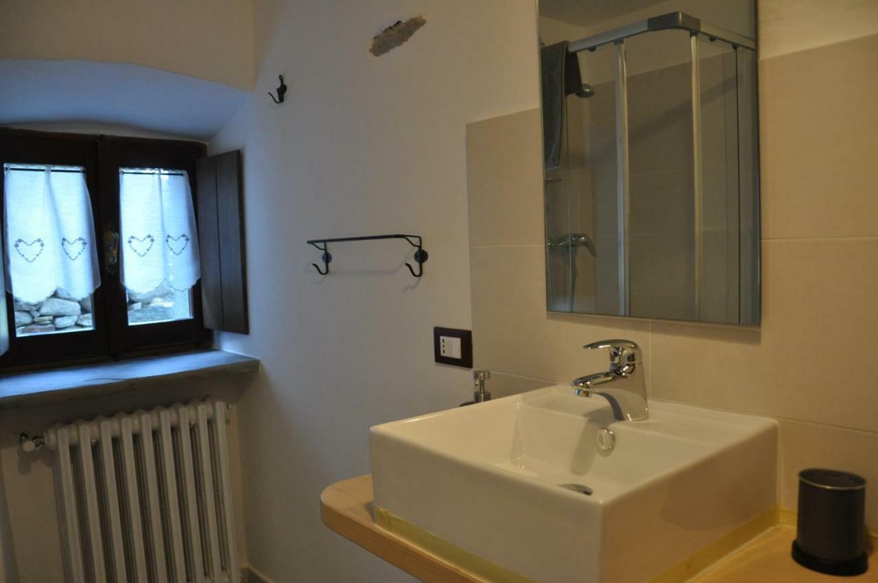Il Borgo Di Monica Vila Domodossola Exterior foto